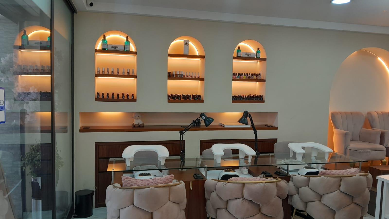 Salón de belleza en traspaso